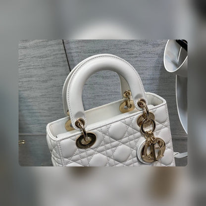 Anum Bags Detail