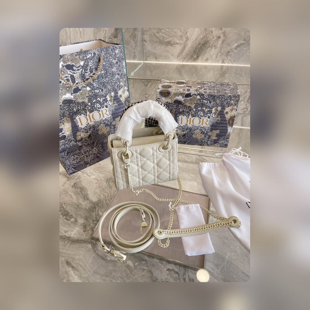 Anum Bags Detail