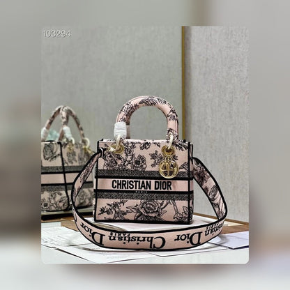 Anum Bags Detail