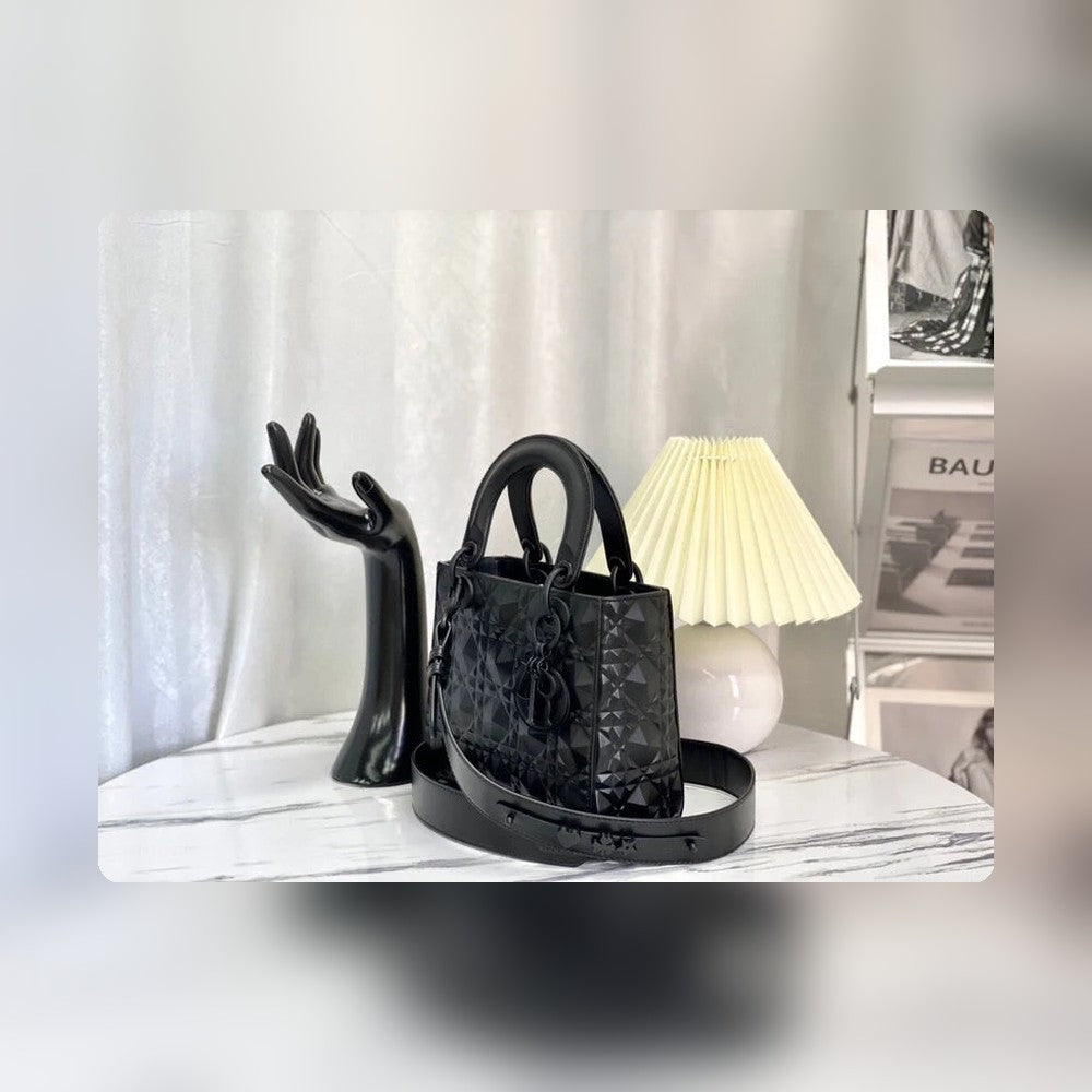 Anum Bags Detail