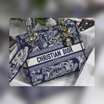 Anum Bags Detail