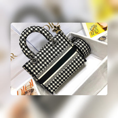 Anum Bags Detail