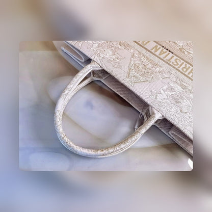 Anum Bags Detail