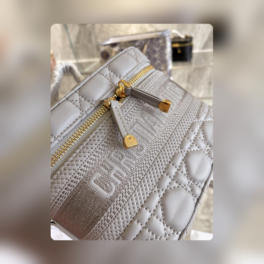 Anum Bags Detail