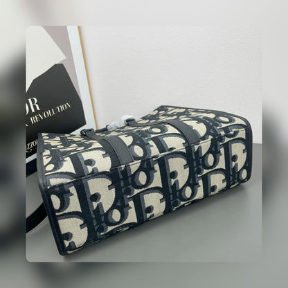 Anum Bags Detail