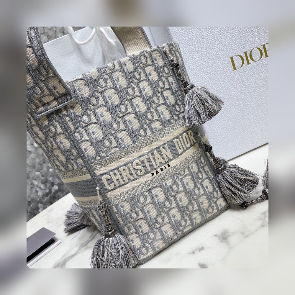 Anum Bags Detail