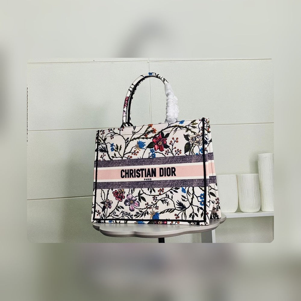 Anum Bags Detail