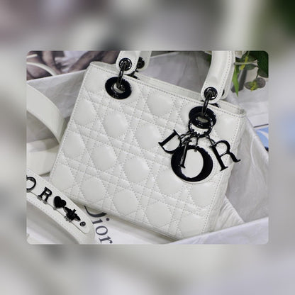 Anum Bags Detail