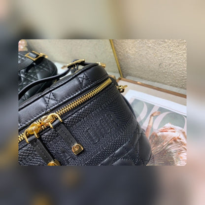 Anum Bags Detail
