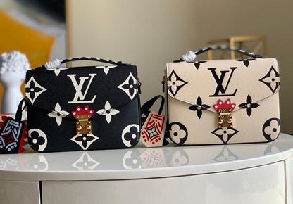 Anum Bags Detail
