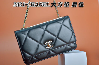 Anum Bags Detail