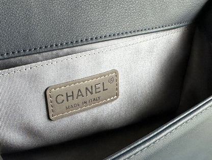 Anum Bags Detail