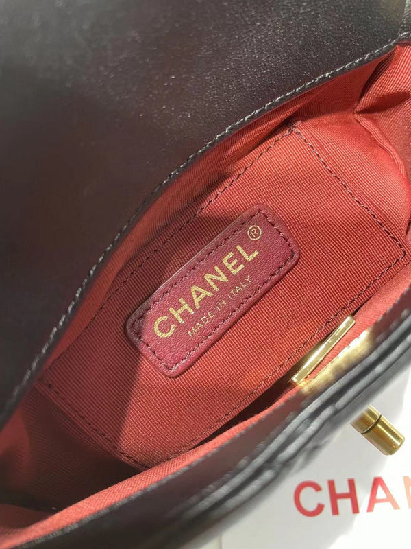 Anum Bags Detail
