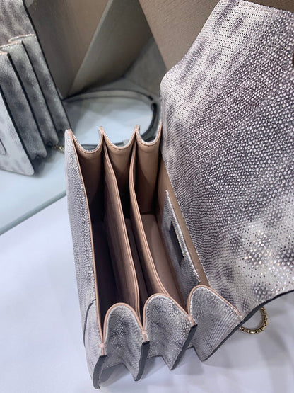 Anum Bags Detail
