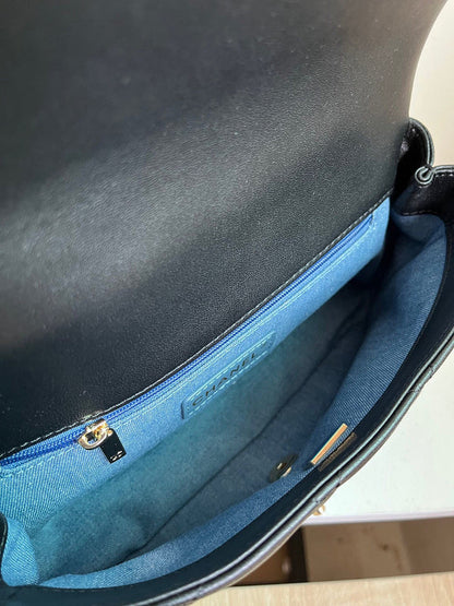 Anum Bags Detail