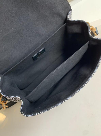 Anum Bags Detail