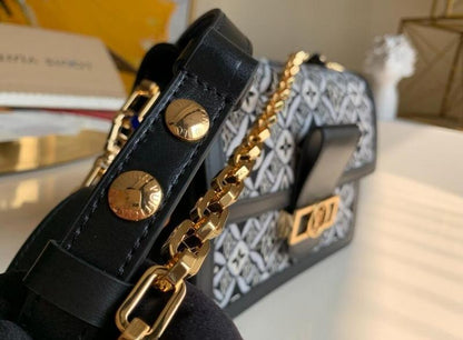 Anum Bags Detail
