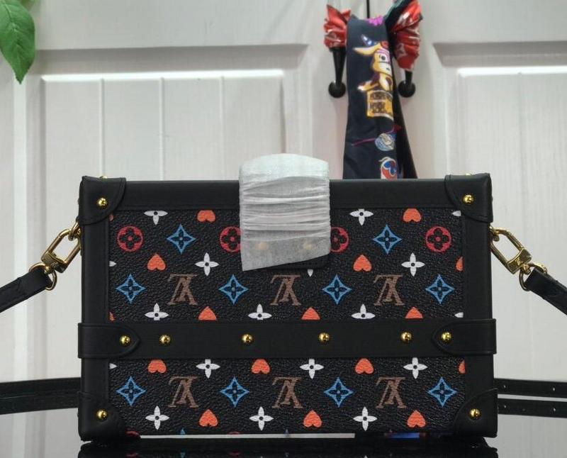 Anum Bags Detail