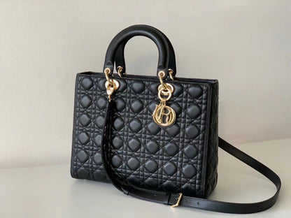 Anum Bags Detail
