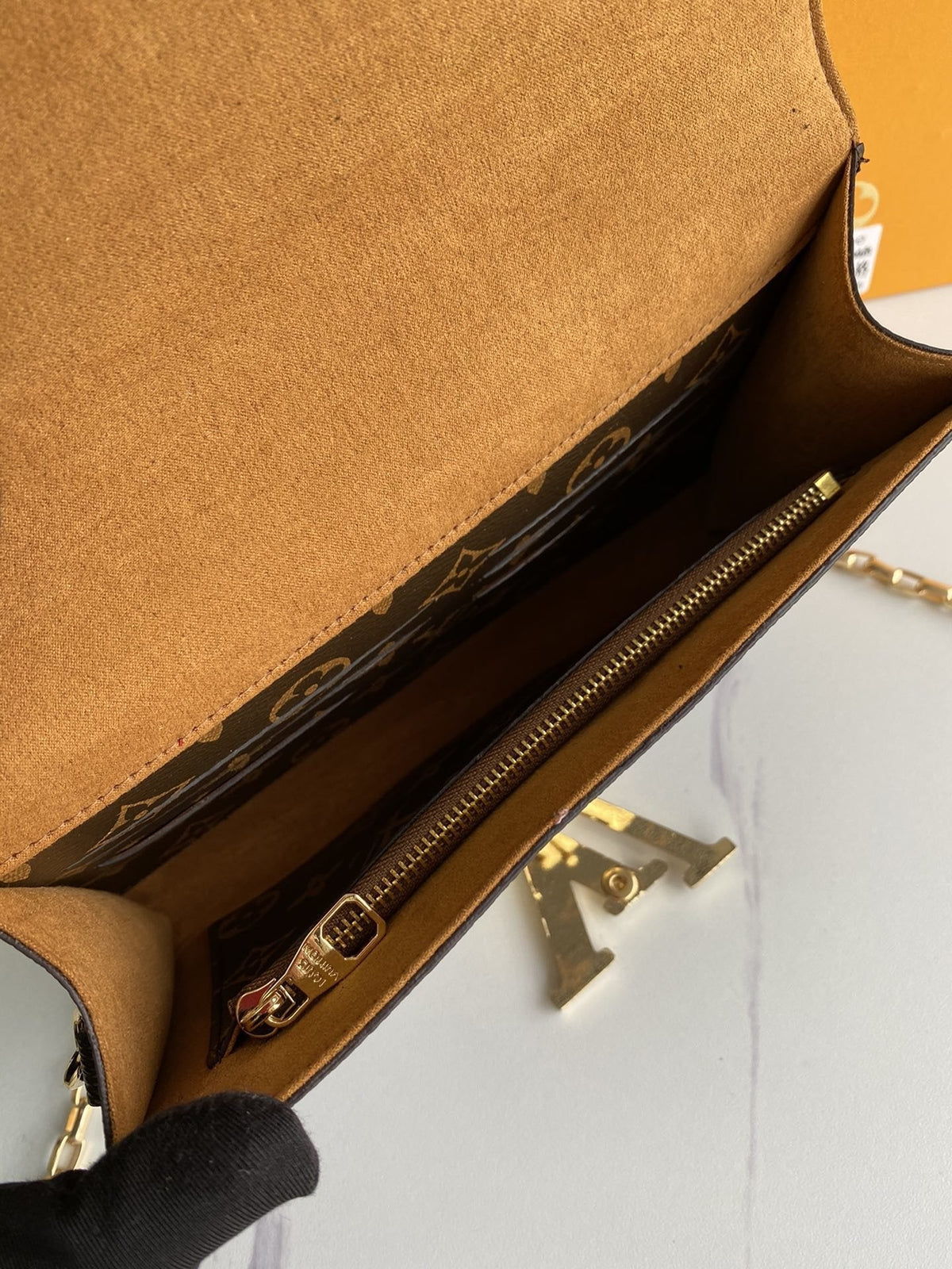 Anum Bags Detail