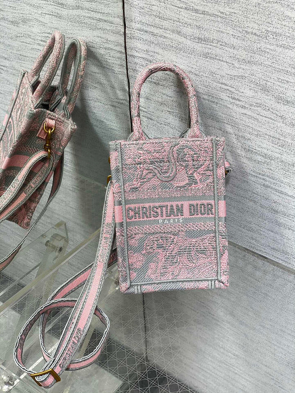 Anum Bags Detail
