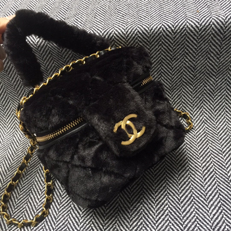 Anum Bags Detail