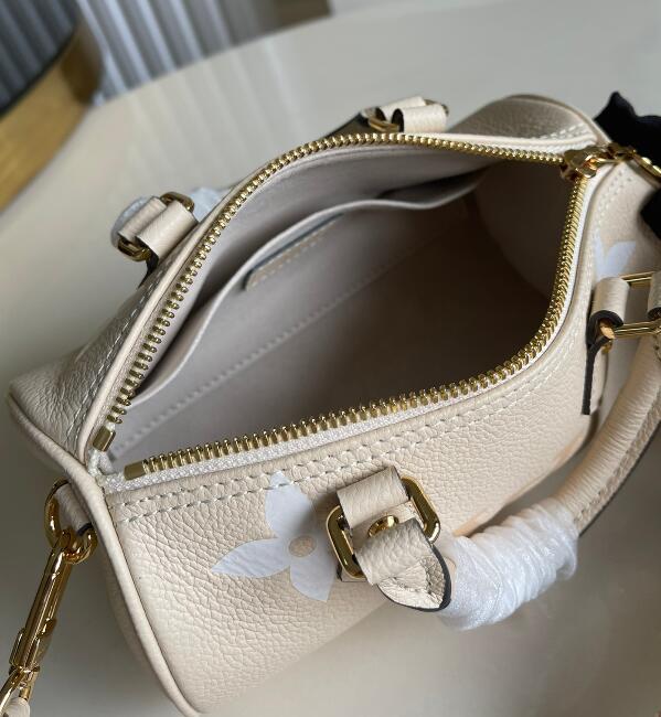 Anum Bags Detail