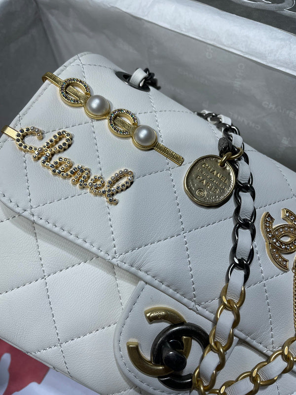 Anum Bags Detail