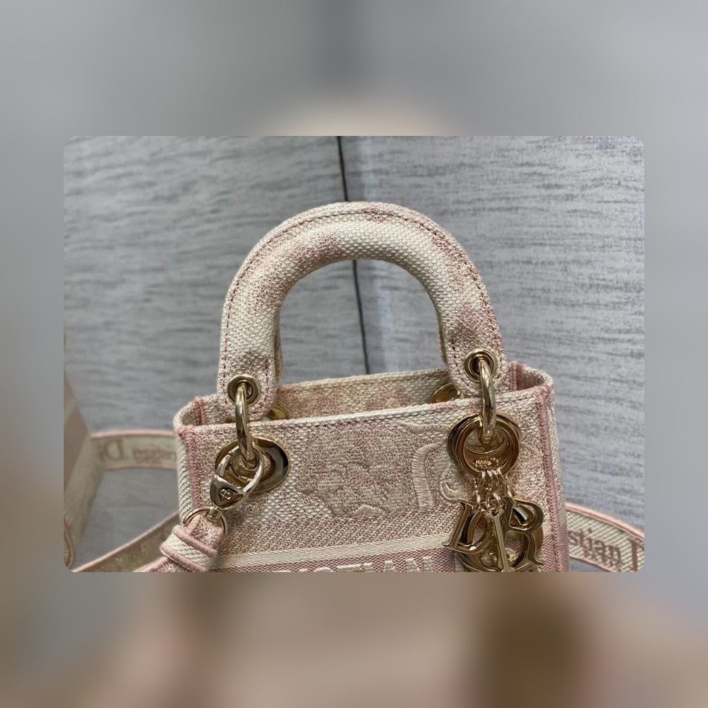 Anum Bags Detail
