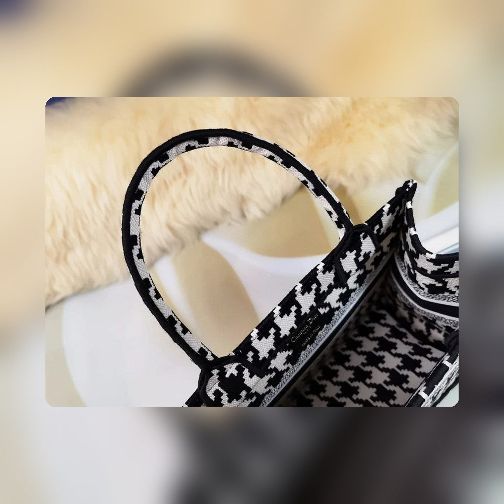 Anum Bags Detail