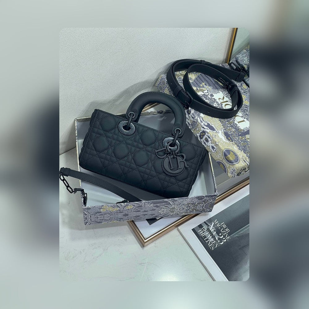 Anum Bags Detail