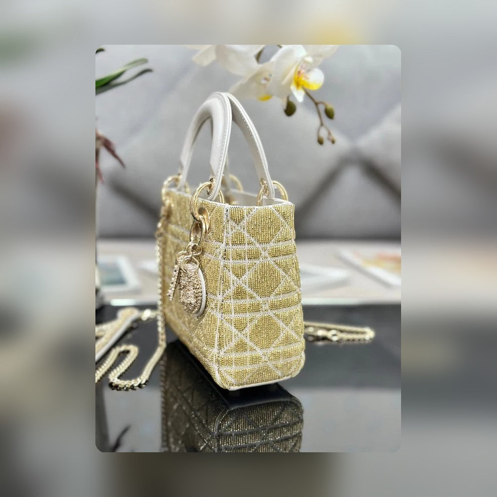 Anum Bags Detail