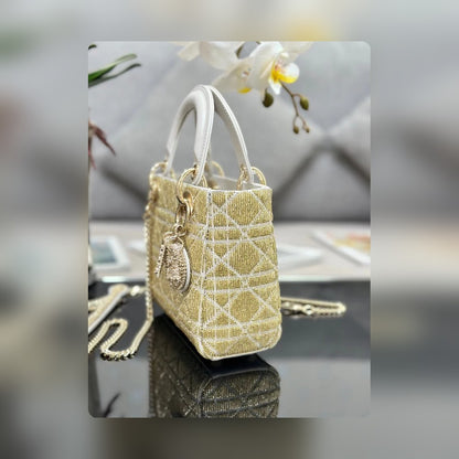 Anum Bags Detail