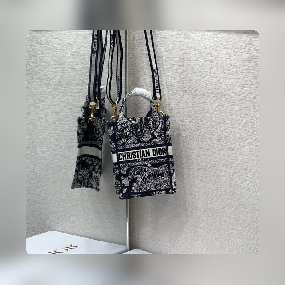 Anum Bags Detail