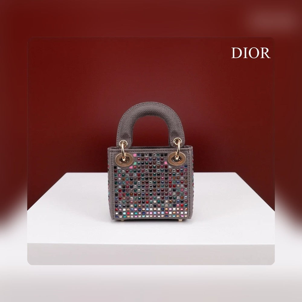 Anum Bags Detail