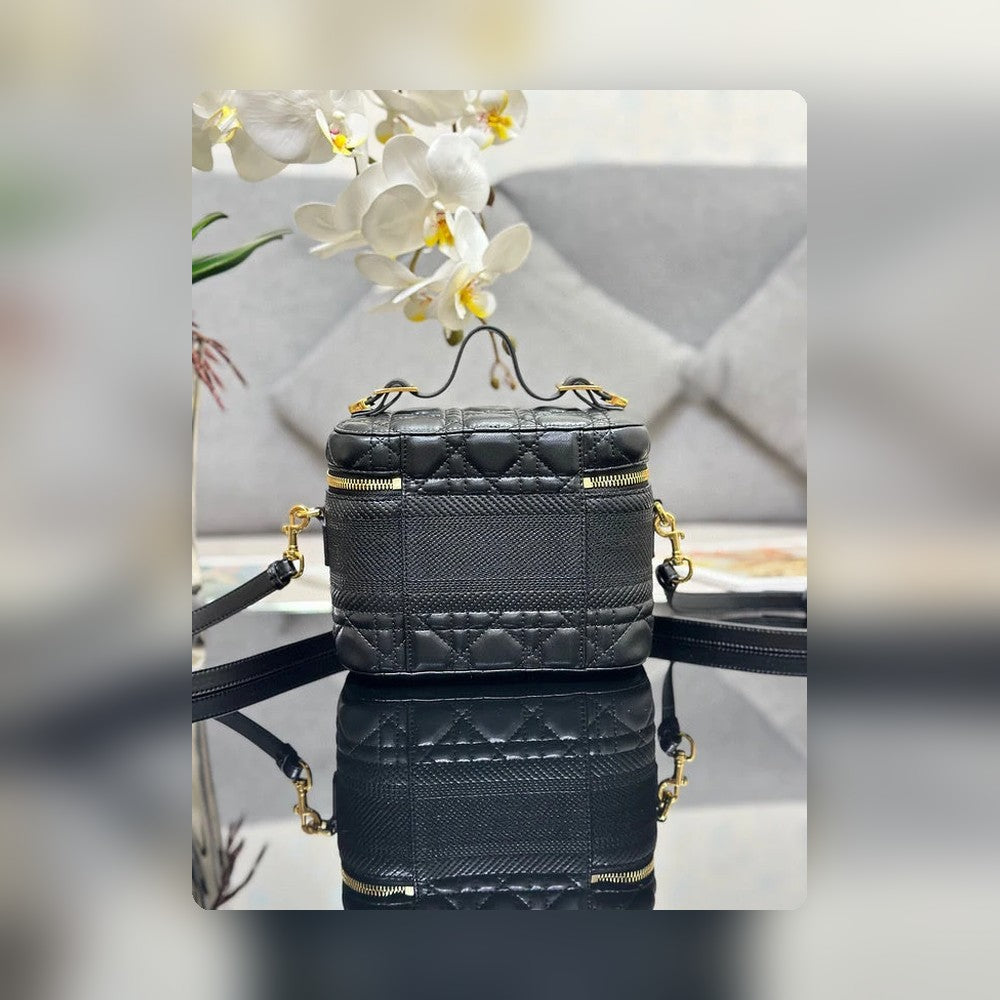 Anum Bags Detail