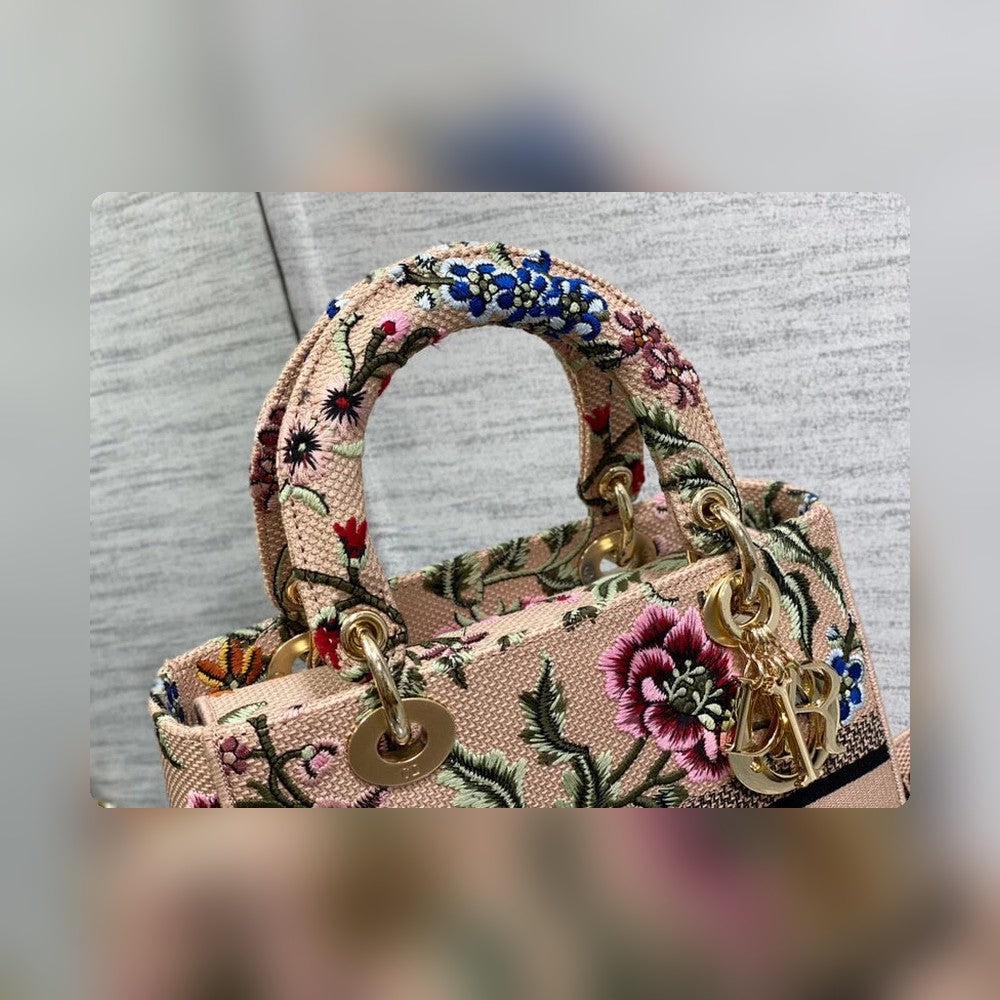 Anum Bags Detail