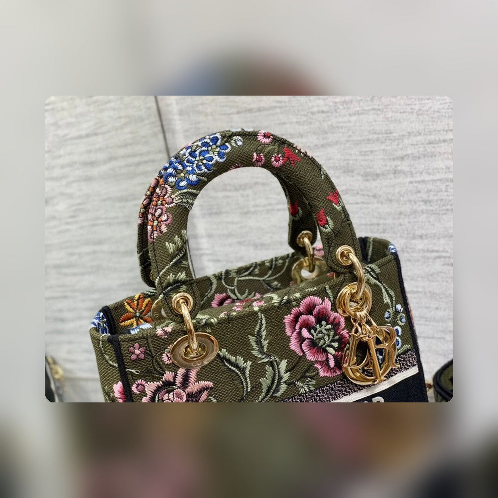 Anum Bags Detail