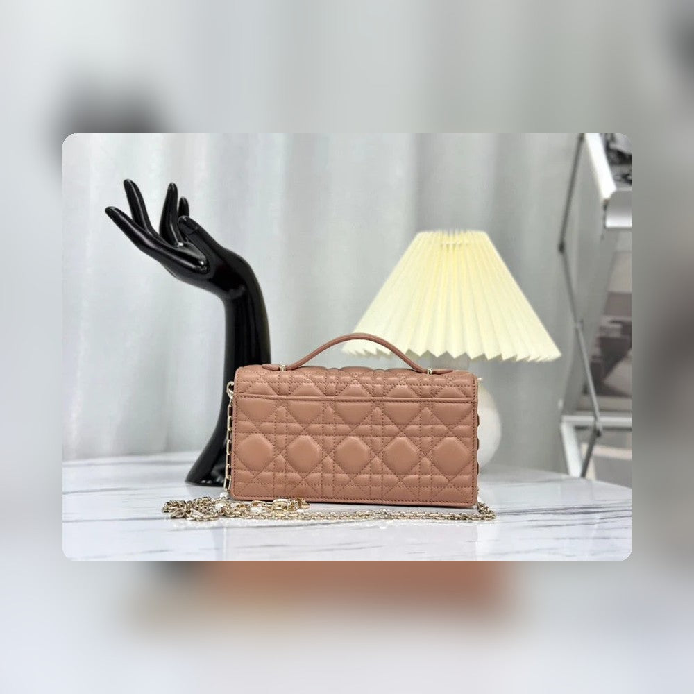 Anum Bags Detail