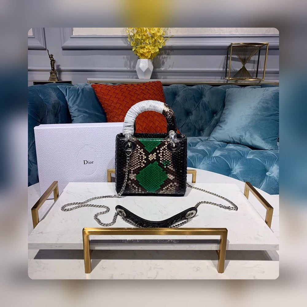 Anum Bags Detail