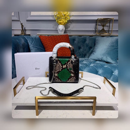 Anum Bags Detail
