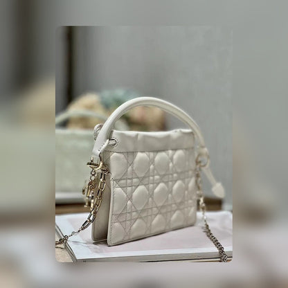 Anum Bags Detail