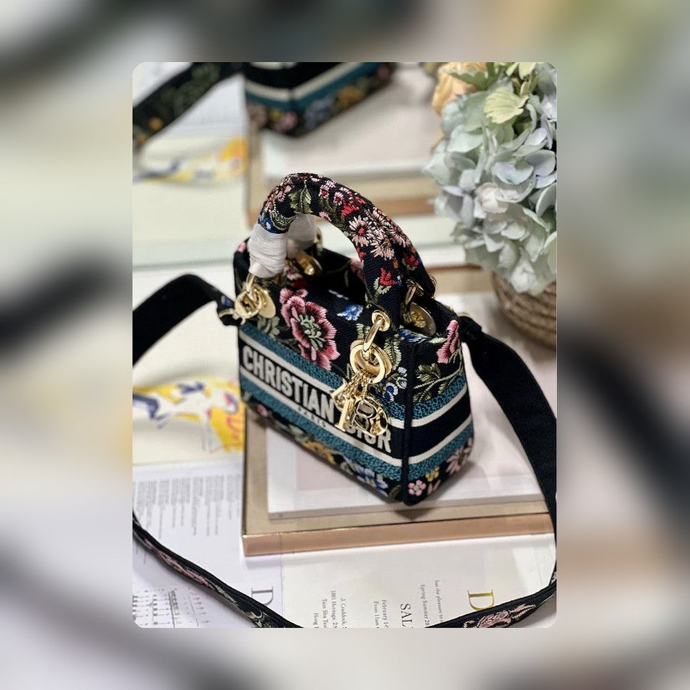 Anum Bags Detail