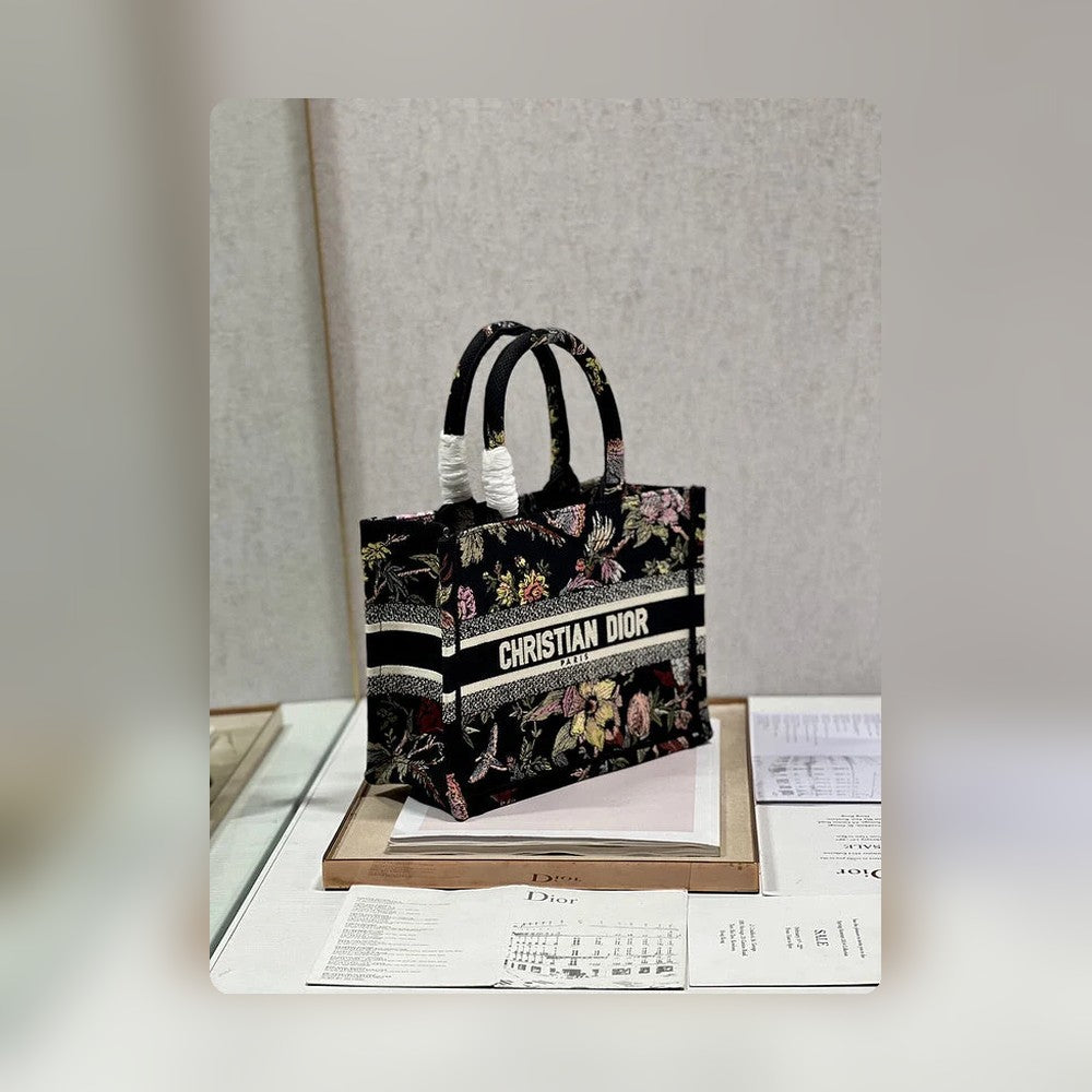 Anum Bags Detail