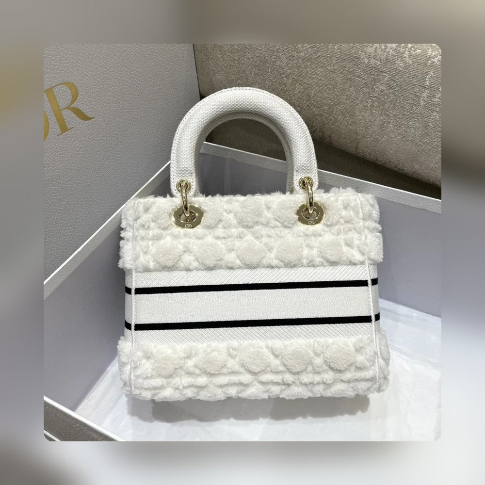 Anum Bags Detail