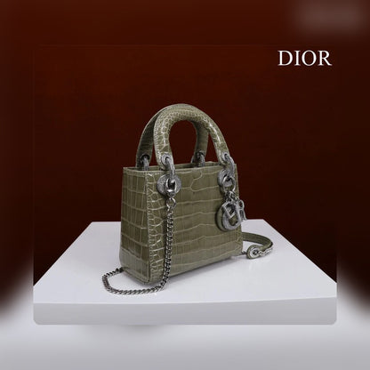 Anum Bags Detail