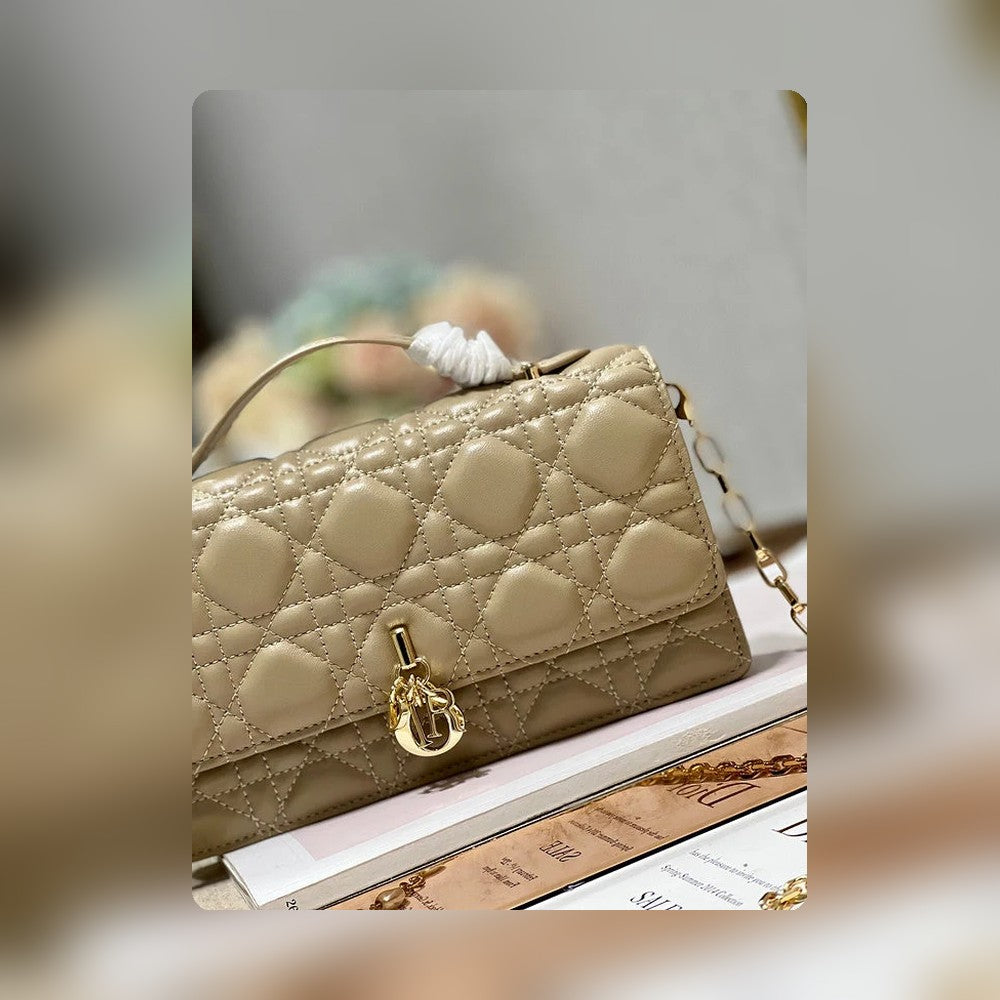 Anum Bags Detail