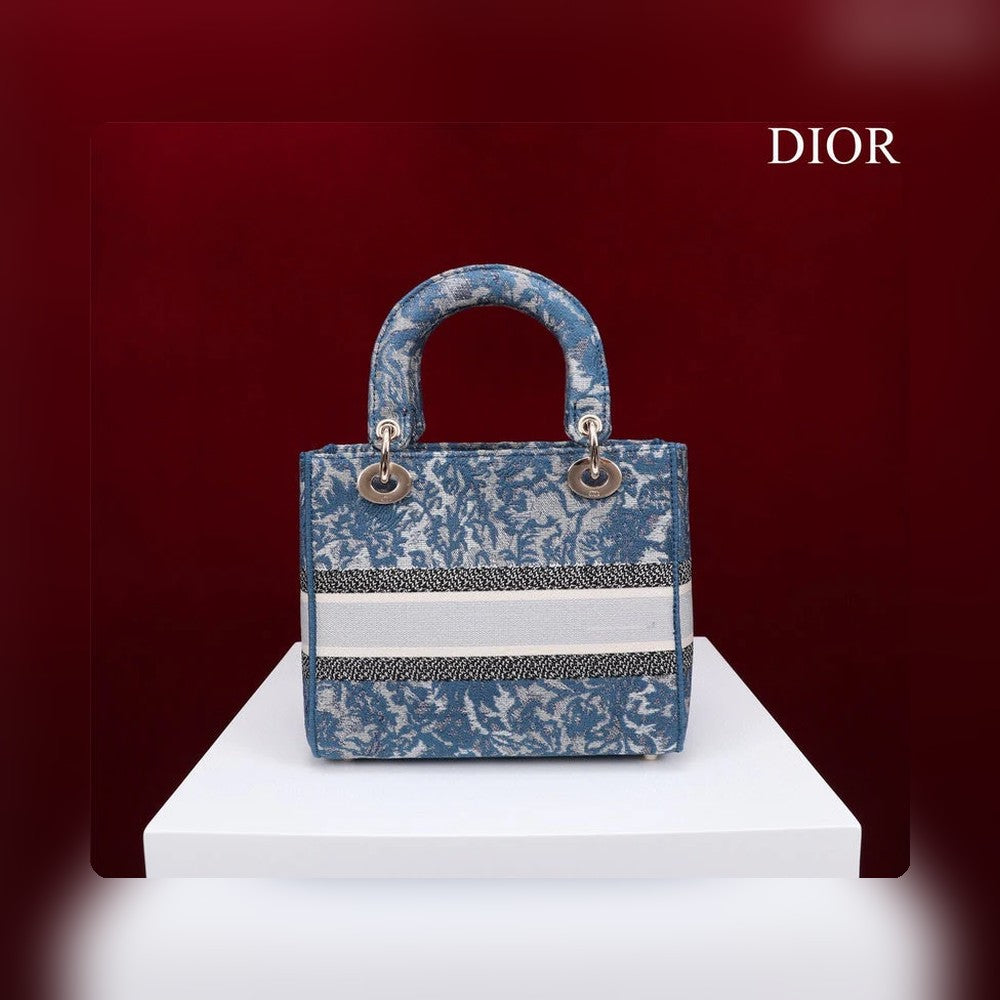 Anum Bags Detail