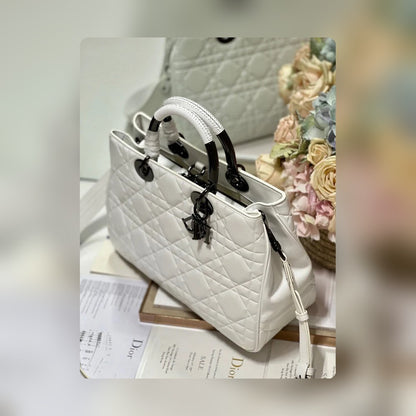 Anum Bags Detail