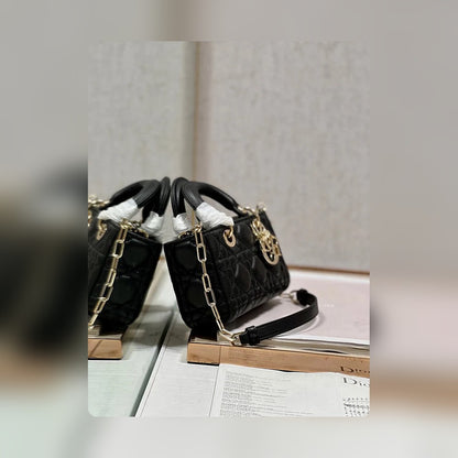Anum Bags Detail
